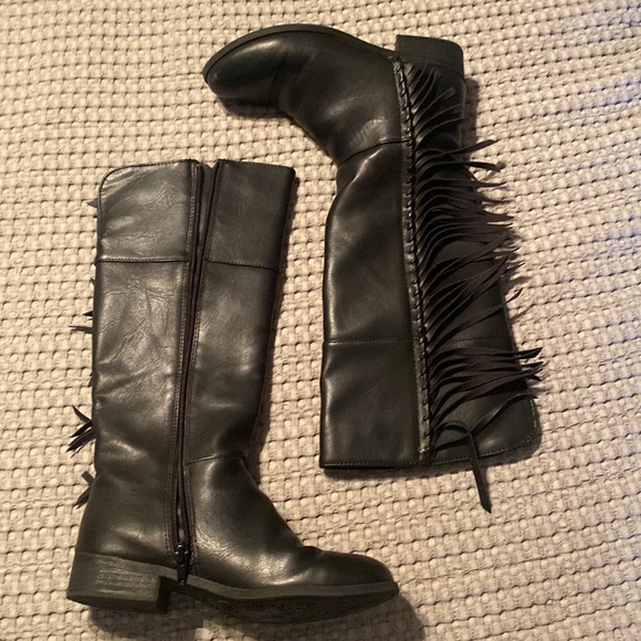 STEVE MADDEN BLACK FRINGE TALL KNEE HIGH BOOTS - Picture 2 of 7